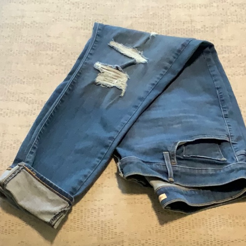 Womens Distressed Levi Jeans  SZ 18W NWOT